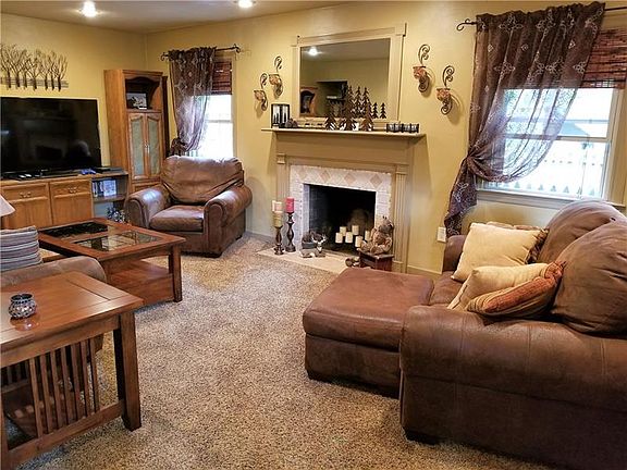 2nd image of 605 Glenrock Dr