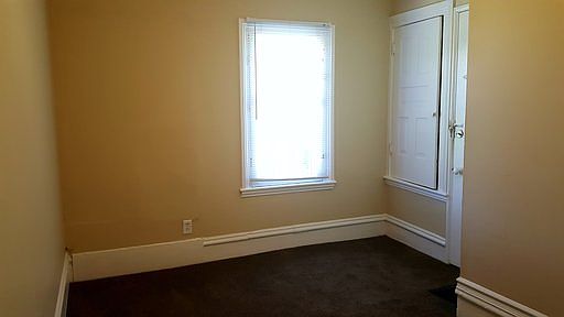 4th image of 629 Fairview Ave NE APT 4