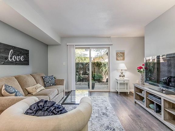 Living Rm looking at Patio