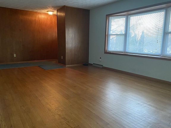 2nd image of 501 N Grandview Dr