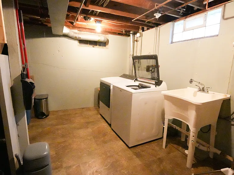 72 Sherwood Ave — Photo 34
