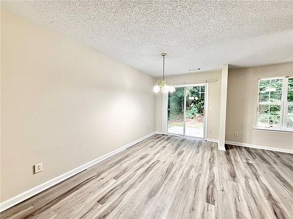 3rd image of 1425 Maple Valley Ct
