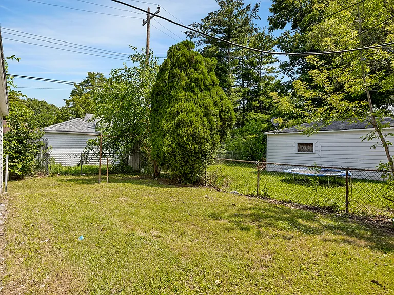 18947 Moross Rd — Photo 22