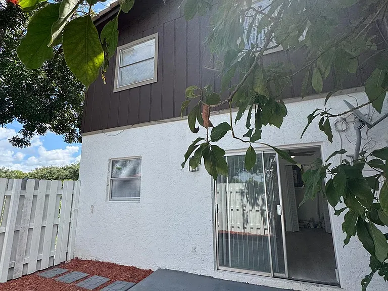 3920 Woodside Dr #14 — Photo 24