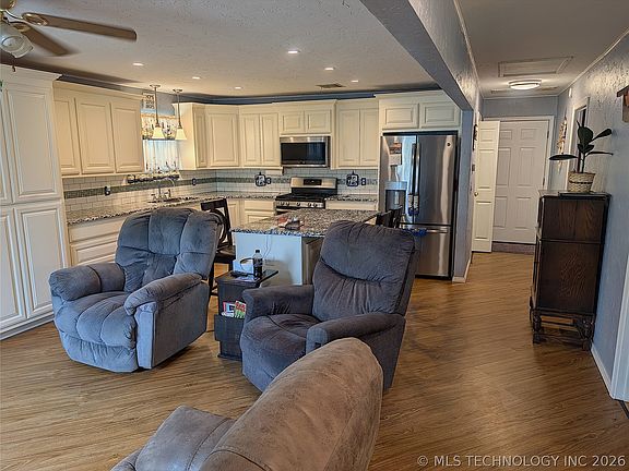 2nd image of 4104 Shay Rd