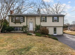 188 Indian Trl, Saunderstown, RI 02874
