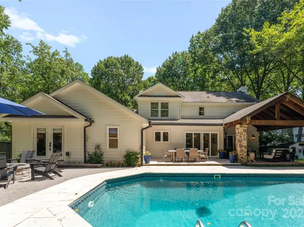 5609 Lancelot Dr, Charlotte, NC 28270