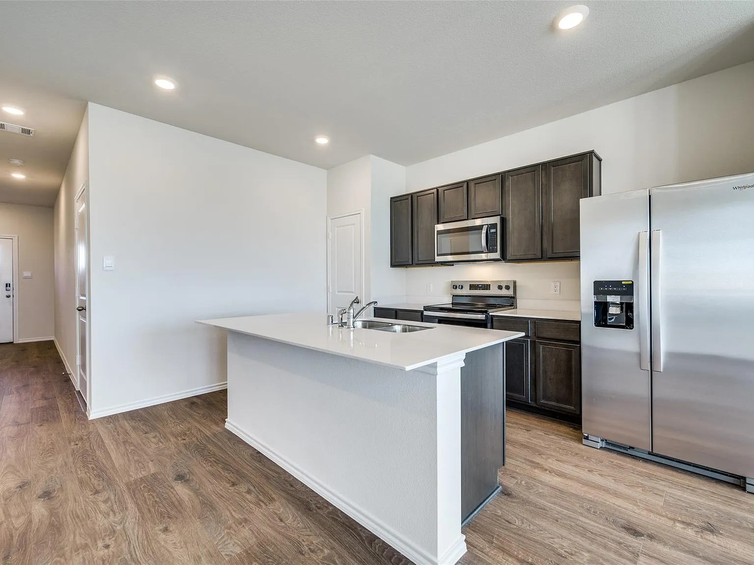 4 bed, 2.5 bath, 1648 sqft, $1,975 — Photo 3
