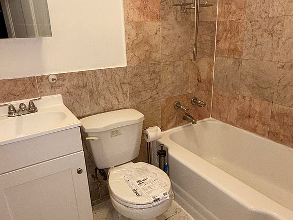 3rd image of 118 Bainbridge St #2R
