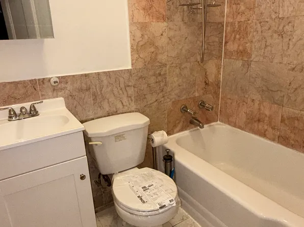 118 Bainbridge Street image 3 of 9