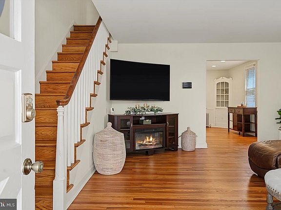 5th image of 1813 Beech St