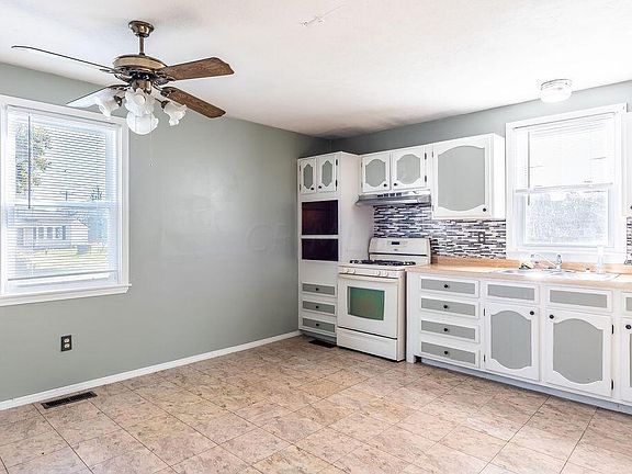 3rd image of 103 W Main St