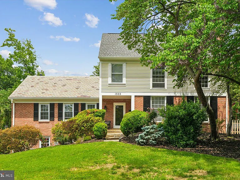 1305 Key Dr — Photo 3