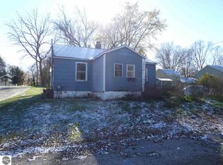 417 Pearl St, Crystal, MI 48818