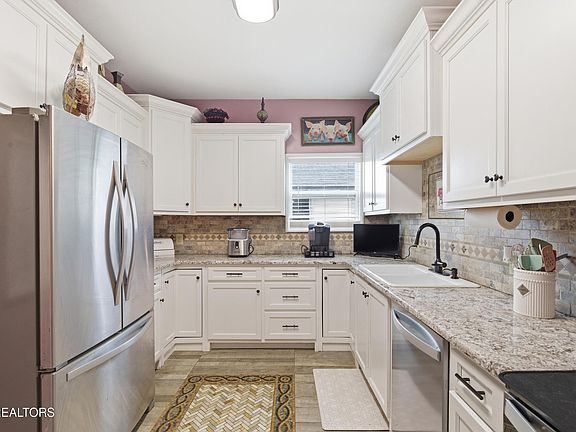2nd image of 409 Cumberland St