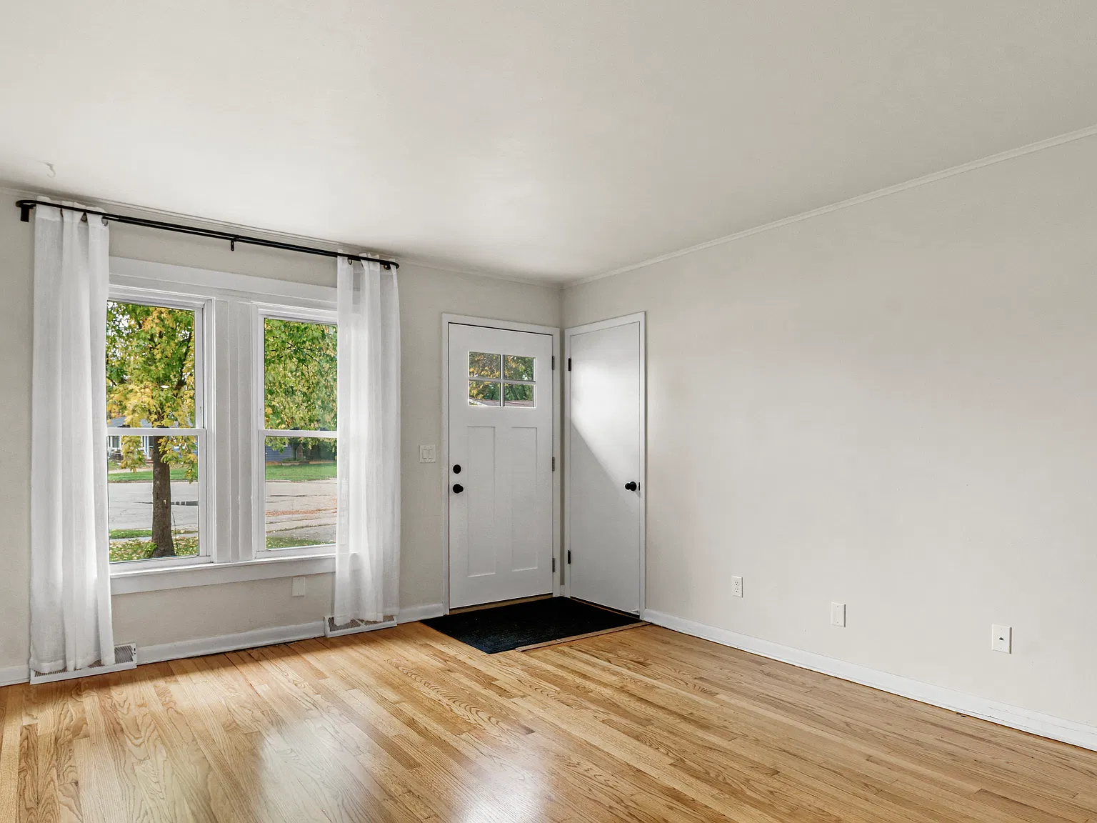 3 bed, 991 sqft, $1,850 — Photo 4