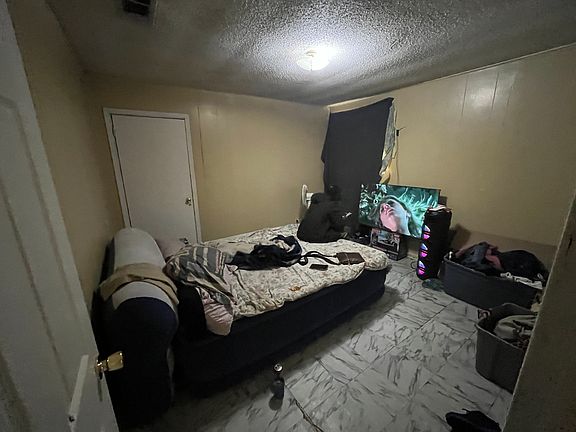3rd image of 1193 Burns St