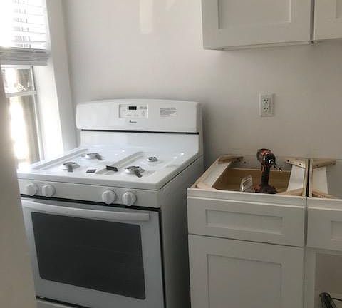 4th image of 611 E 9th St #2