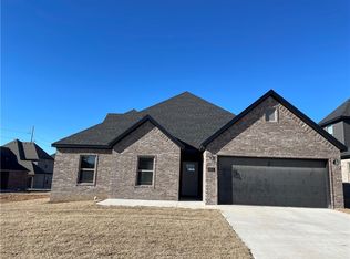 821 Ann Pl, Centerton, AR 72719