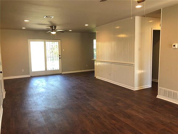 5th image of 1111 Deerwood Dr