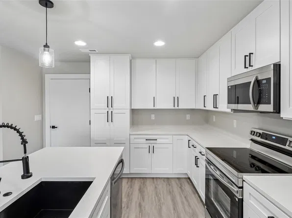 14503 Springbrook Trl, Grimes, IA 50111
