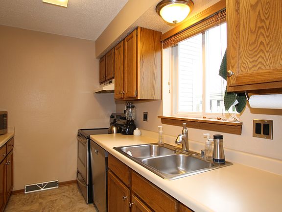 5th image of W163N11486 Windsor Ct