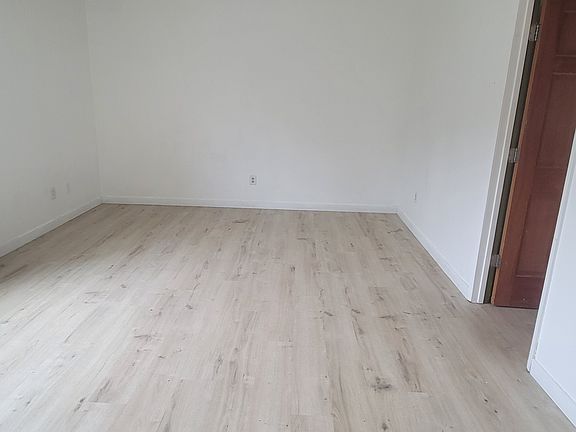 2nd image of 407 Sandalwood Dr