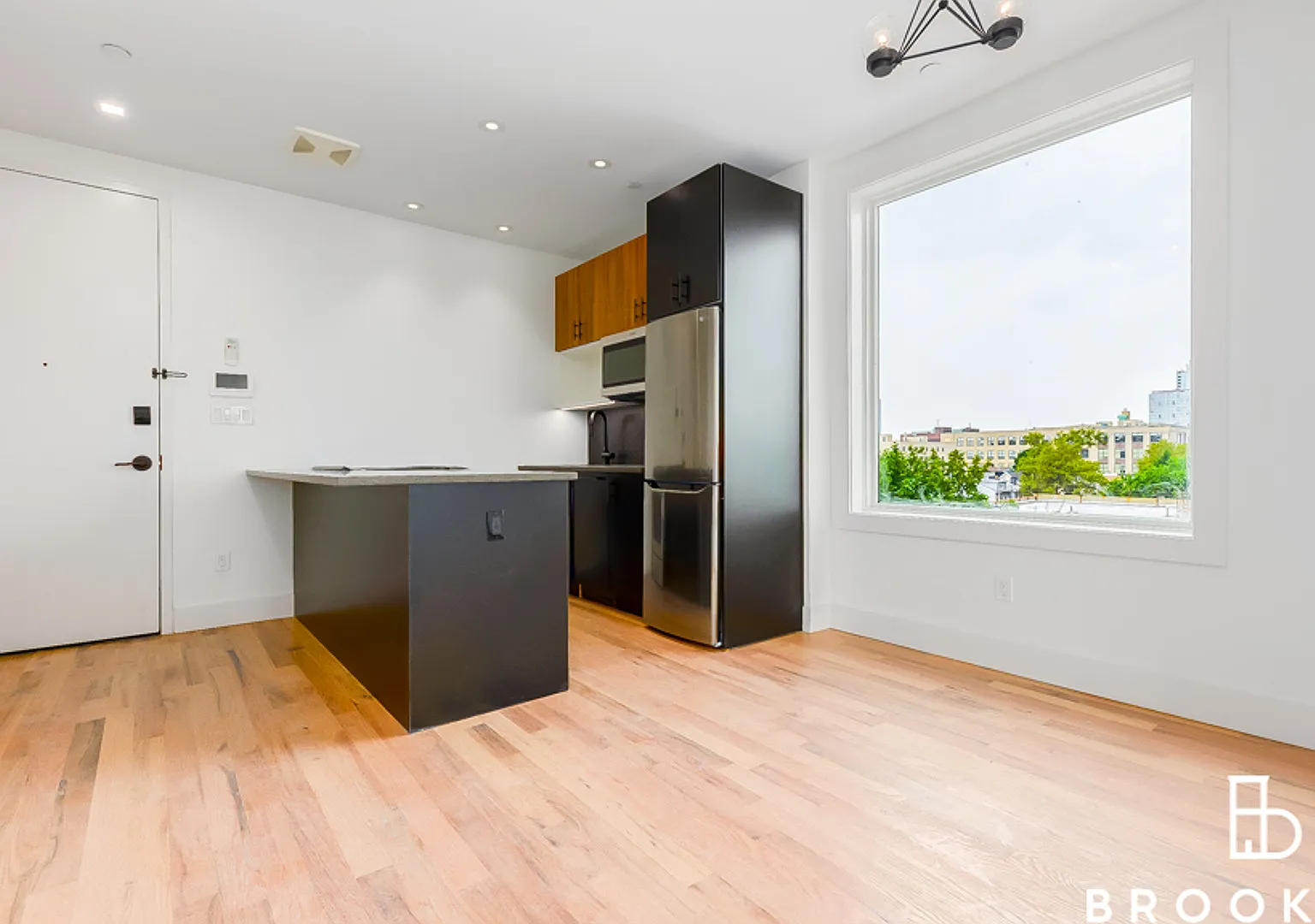 986 Rogers Avenue — Photo 1