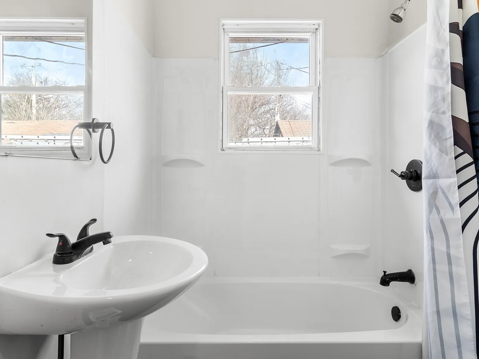 3 bed, 1100 sqft, $2,500 — Photo 3