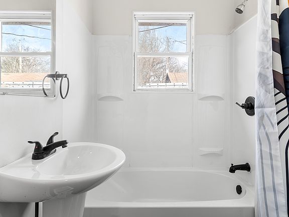 3rd image of 3310 E 9th St #3310