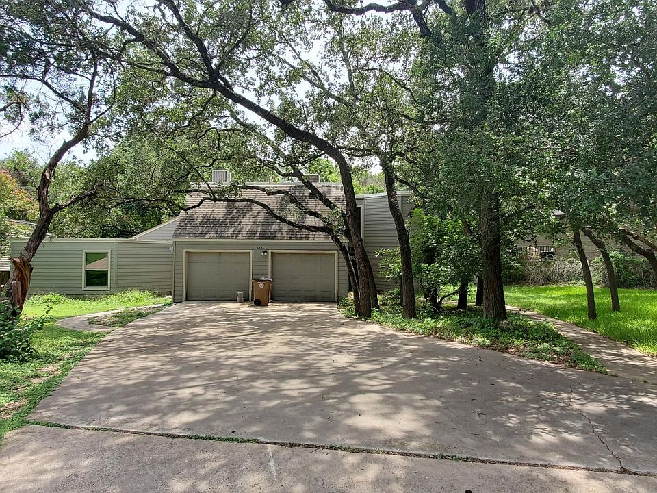 Large driveway with plenty of parking and attached garage (Unit A on left)