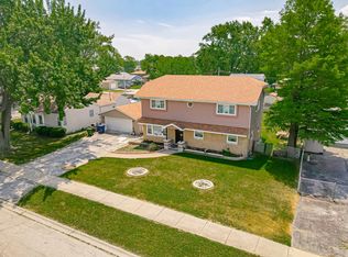 5705 W 89th St, Oak Lawn, IL 60453