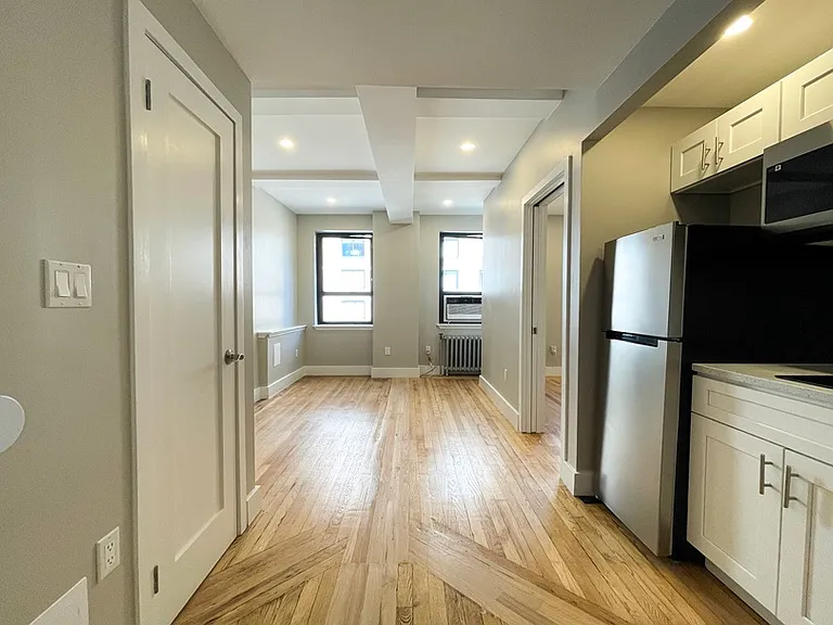 11 Waverly Pl #10I — Photo 1