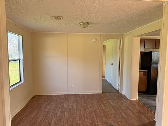 4th image of 835 Milford Rd