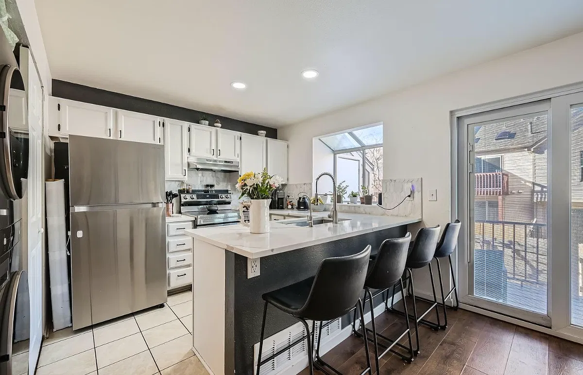 2 bed, 2.5 bath, 1088 sqft, $2,700 — Photo 2