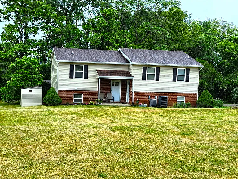 197 Wyndcrest Ct. Apt. A. Monroe, Ohio