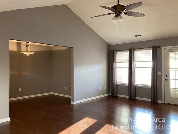 3rd image of 1551 Oakfield Dr
