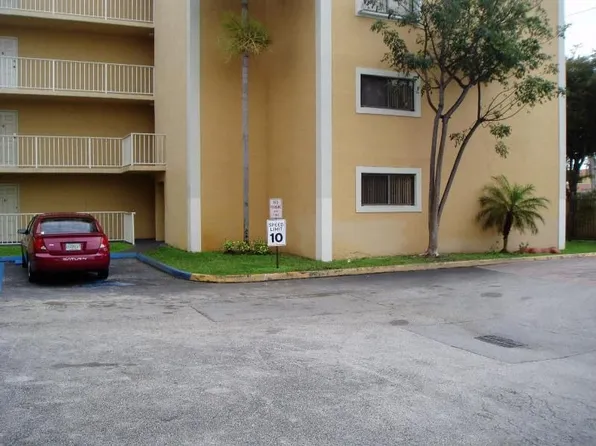 8517 NW 7th St APT 110, Miami, FL 33126