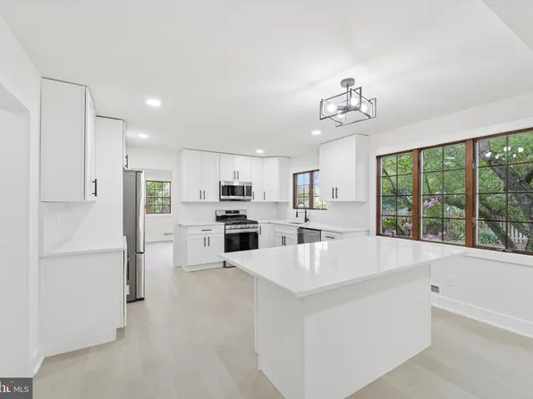 932 Cropwell Rd, Cherry Hill, NJ 08003