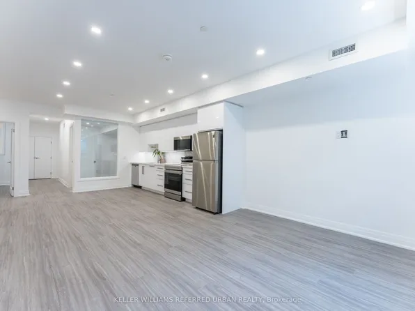 475 Queen St W #202, Toronto, ON M5V 2A9