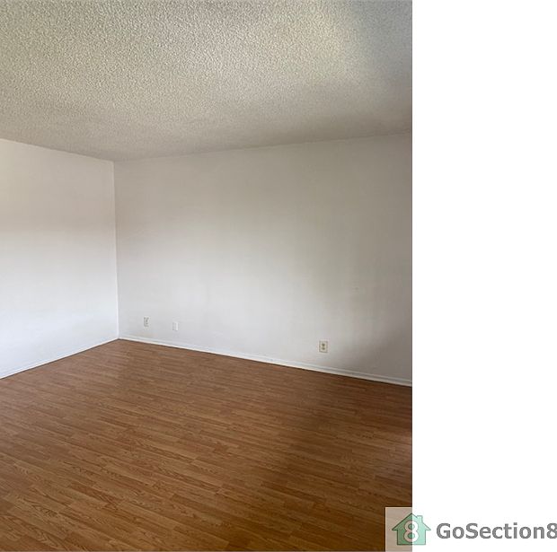 1st image of 976 W 46th St APT 6