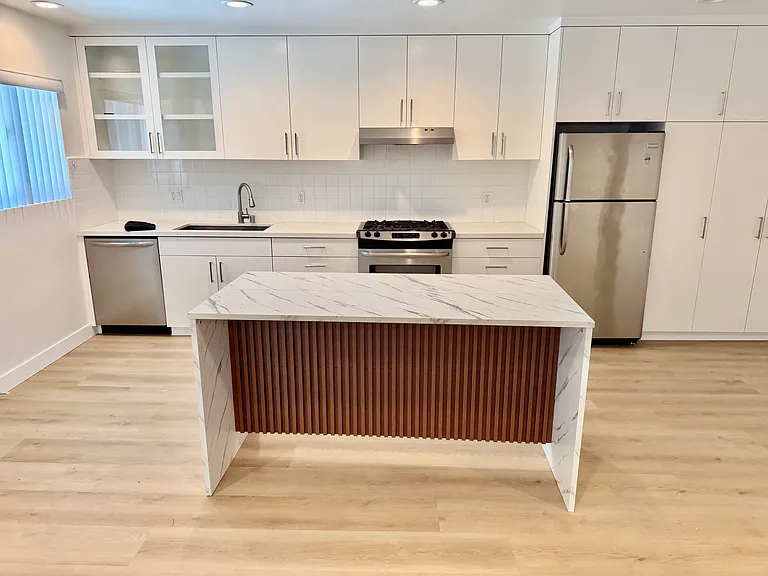 1346 N Laurel Ave #104 — Photo 3