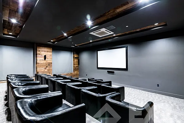 Rented by EXR | media 24