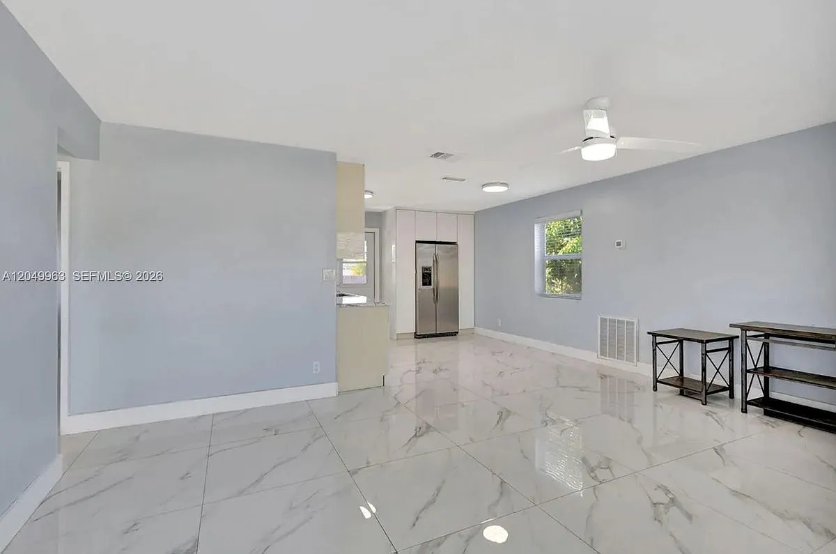 3 bed, 1.0 bath, 936 sqft, $2,800 — Photo 3