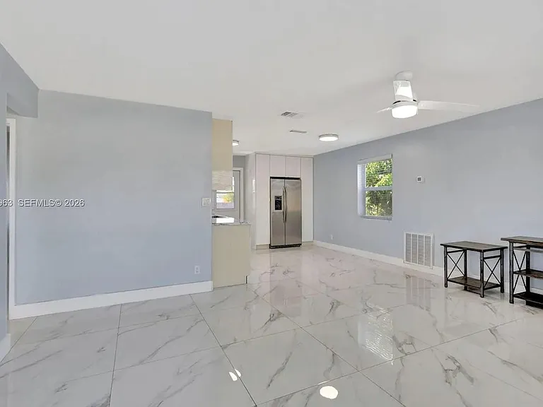 1008 Elm Rd #1 — Photo 3