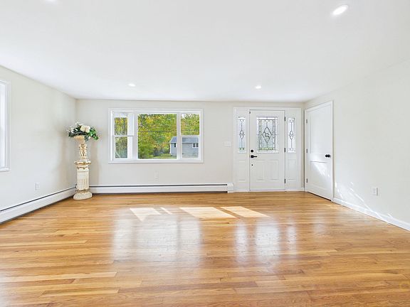 5th image of 92 Benoit St