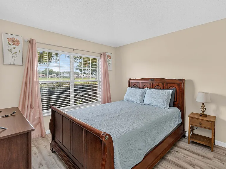 1550 Casterton Cir — Photo 16