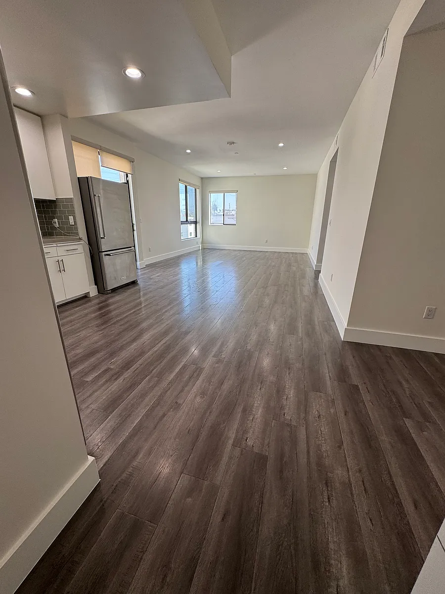 Building Photo - 1046 S Serrano Ave #4