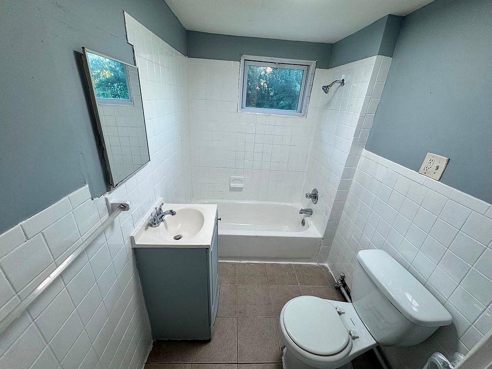 2nd image of 179 Isabella Ave #3R
