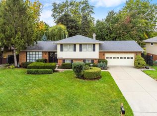 111 Hammitt Dr, Normal, IL 61761